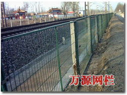 安平護欄筑屏障 萬源護欄網(wǎng)廠在交通隔離領域的專業(yè)實踐